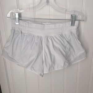 lululemon size 4 hotty hot low-rise 2.5”
